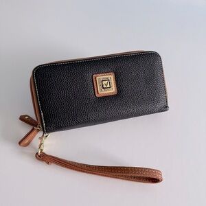 Stone Mountain Pebble Leather Wristlet Wallet Black Brown Zip Closure SZ Large